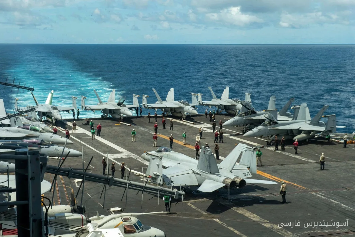 دو خلبان نیروی دریایی آمریکا در حادثه ناو USS Dwight D. Eisenhower پرتاب شدند
