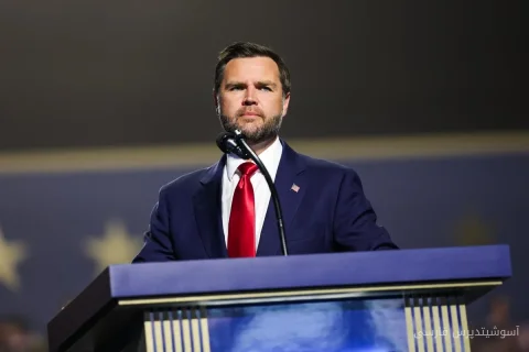 JD Vance به معترض: بلیط هواپیما به مکزیک برات می‌خرم!