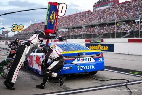 پیروزی شگفت‌انگیز بل بر لارسون در مسابقات NASCAR