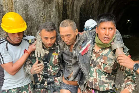 نجات مرد چینی از سیلاب نپال؛ خانواده‌ای در انتظار نفس راحت کشیدند